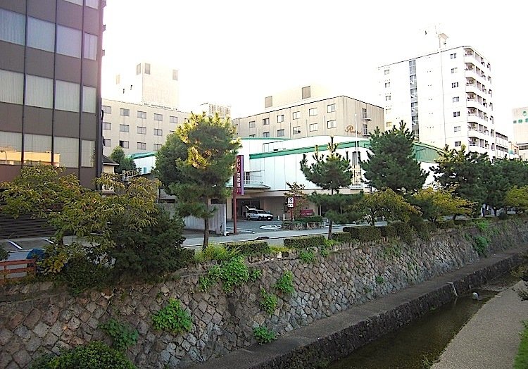 あさが来た_4.1_敷地跡のホテル.JPG