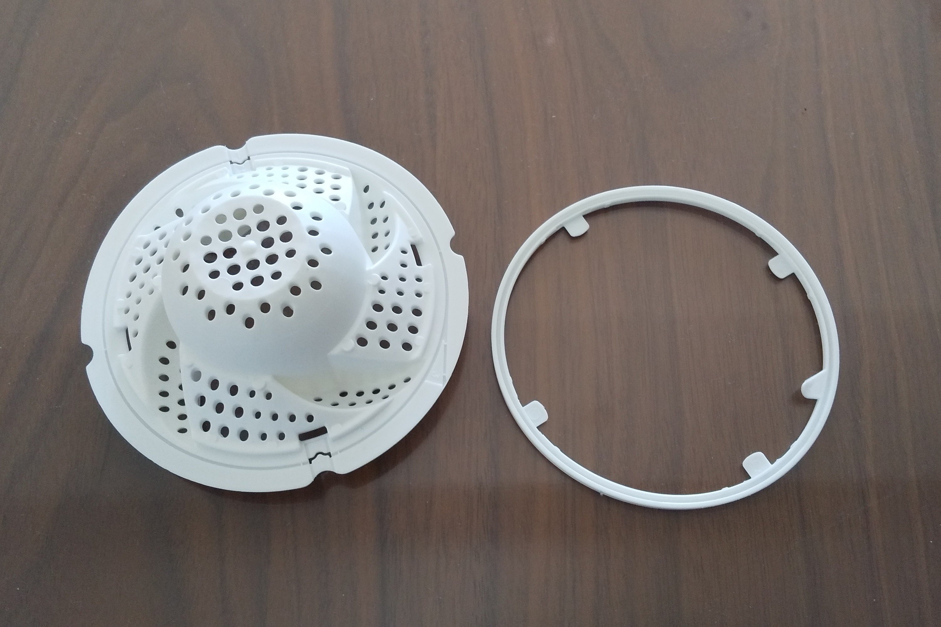 髪の毛やゴミが全集中 ダイソー 100円くるっとキャッチ で排水口のお掃除がラクラク 2ページ目 Limo くらしとお金の経済メディア