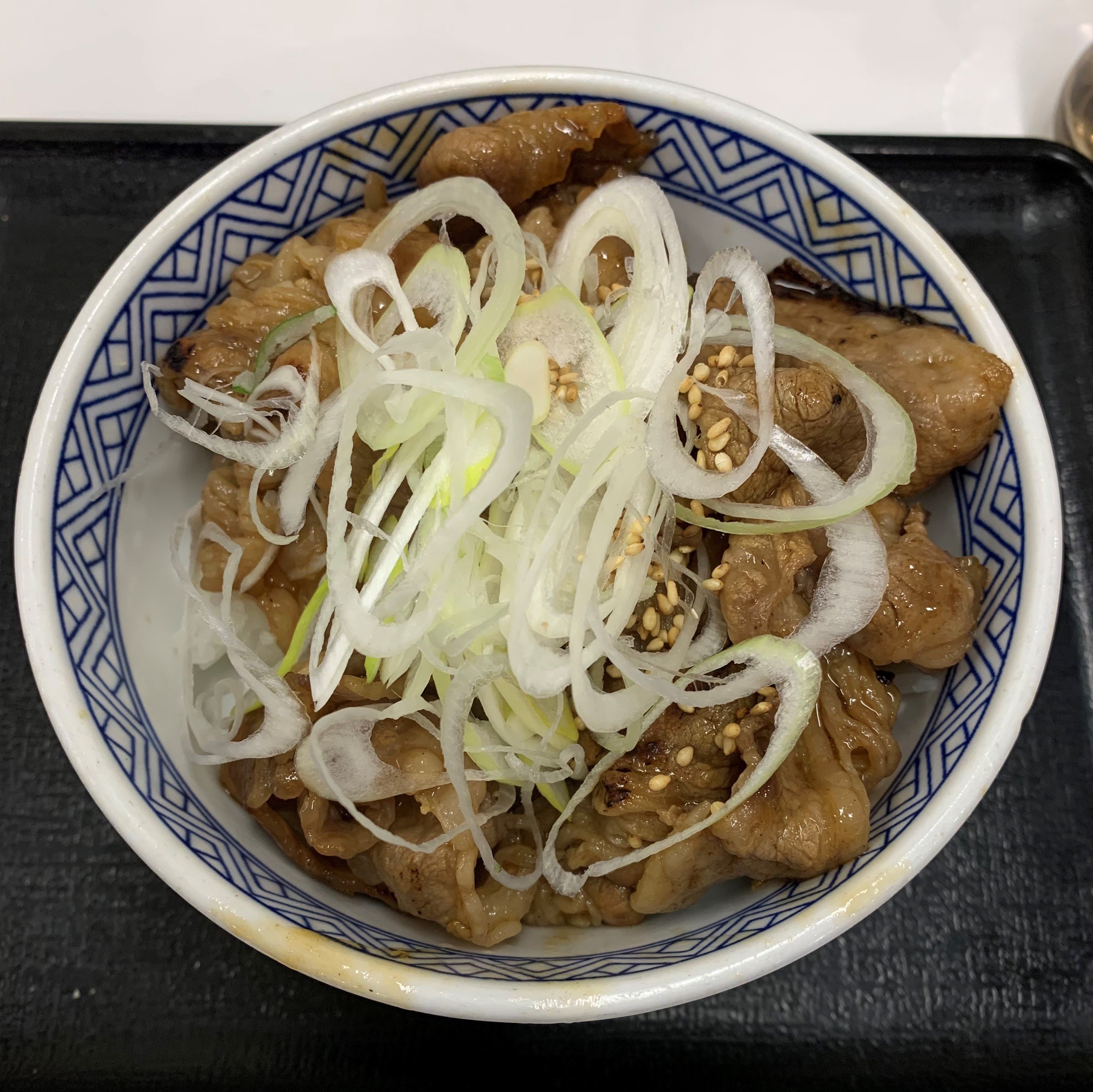 吉野家 カルビ丼を徹底解説 おススメ食べ方3選 牛丼との比較も ニフティニュース