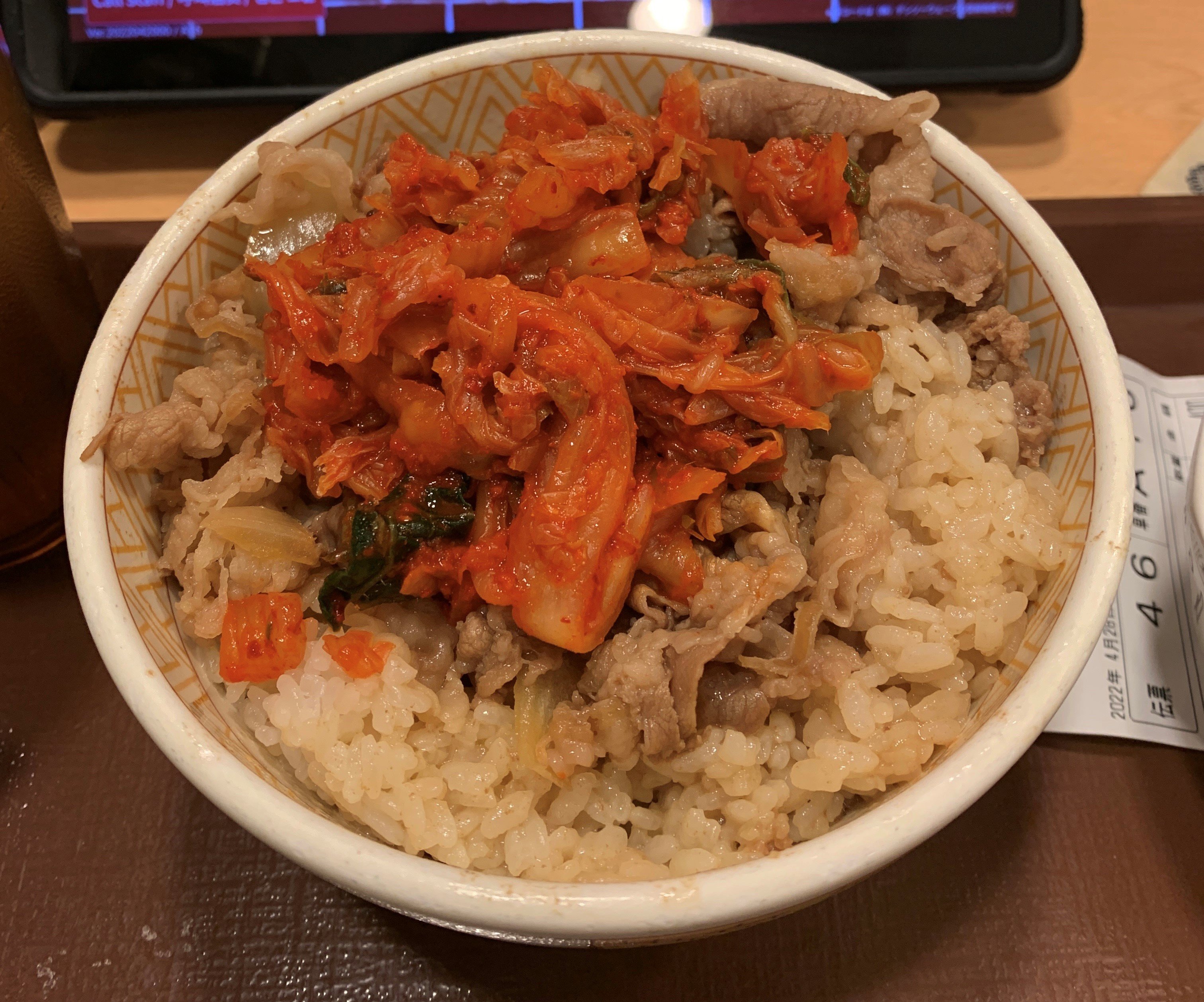 すき家の牛丼【つゆ限界】どこまでイケるか試してみた！「だくだく感300％」の裏オーダーを食レポ｜ニフティニュース