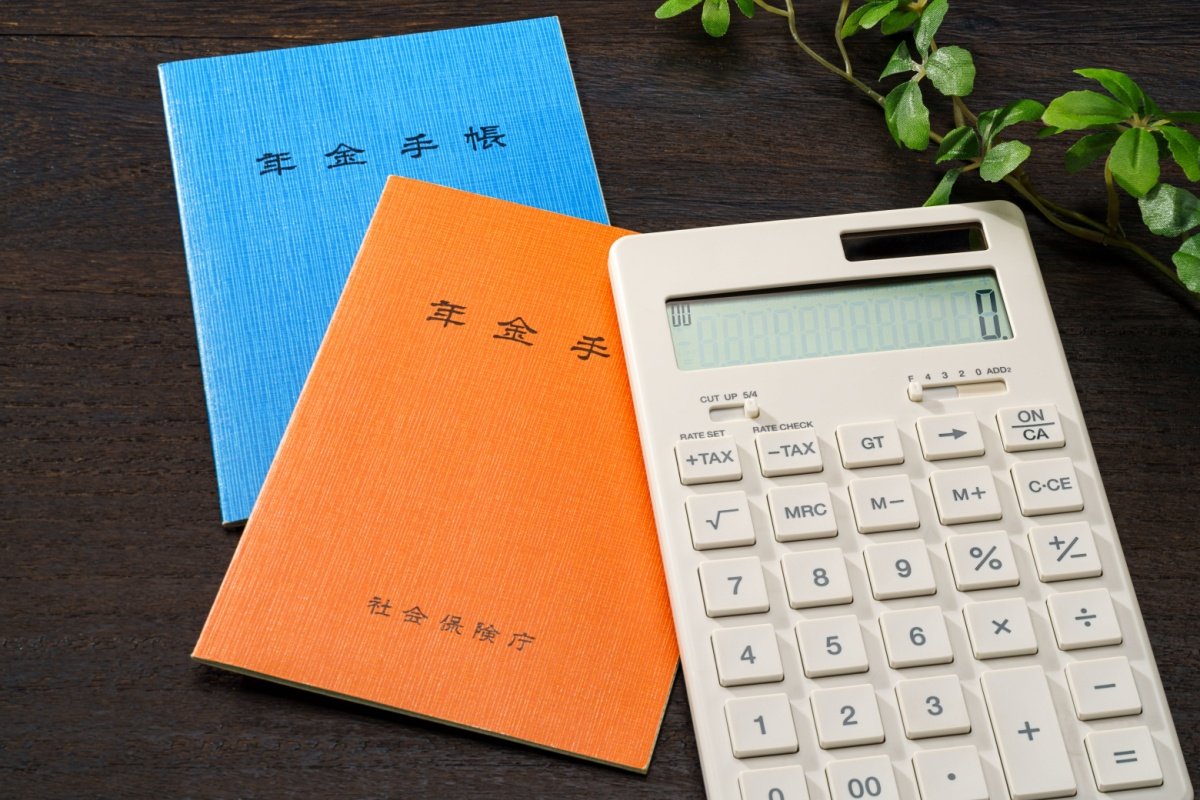【年金】8月から送付開始「意向確認書」の簡易書留《届く人・届かない人》の条件とは?公金受取口座の登録手続きと注意点を解説