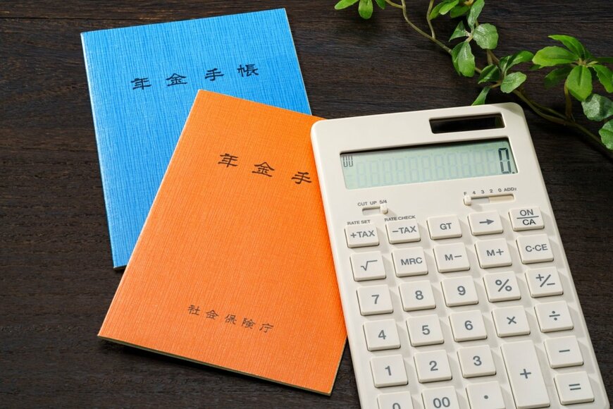 来月6月支給分より【老齢基礎年金は月7万608円へ】国民年金・厚生年金《60歳～90歳以上》いまどきシニアの平均はいくら？男女別年金グラフつき