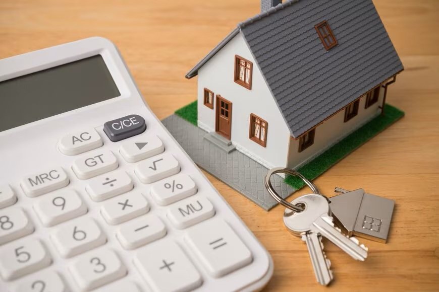 【60歳代の住宅ローン】残高の平均は697万円、中央値300万円。定年後も500万円以上が残る世帯は45.3%、退職金で一括返済すべきかの判断軸を元銀行員が解説