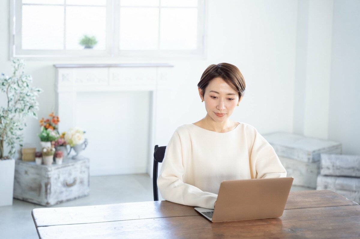 【全世代(20~70歳代)比較】貯蓄額の平均・中央値はいくら?単身・二人以上世帯で比較すると見えた「お金がある人・ない人の差」