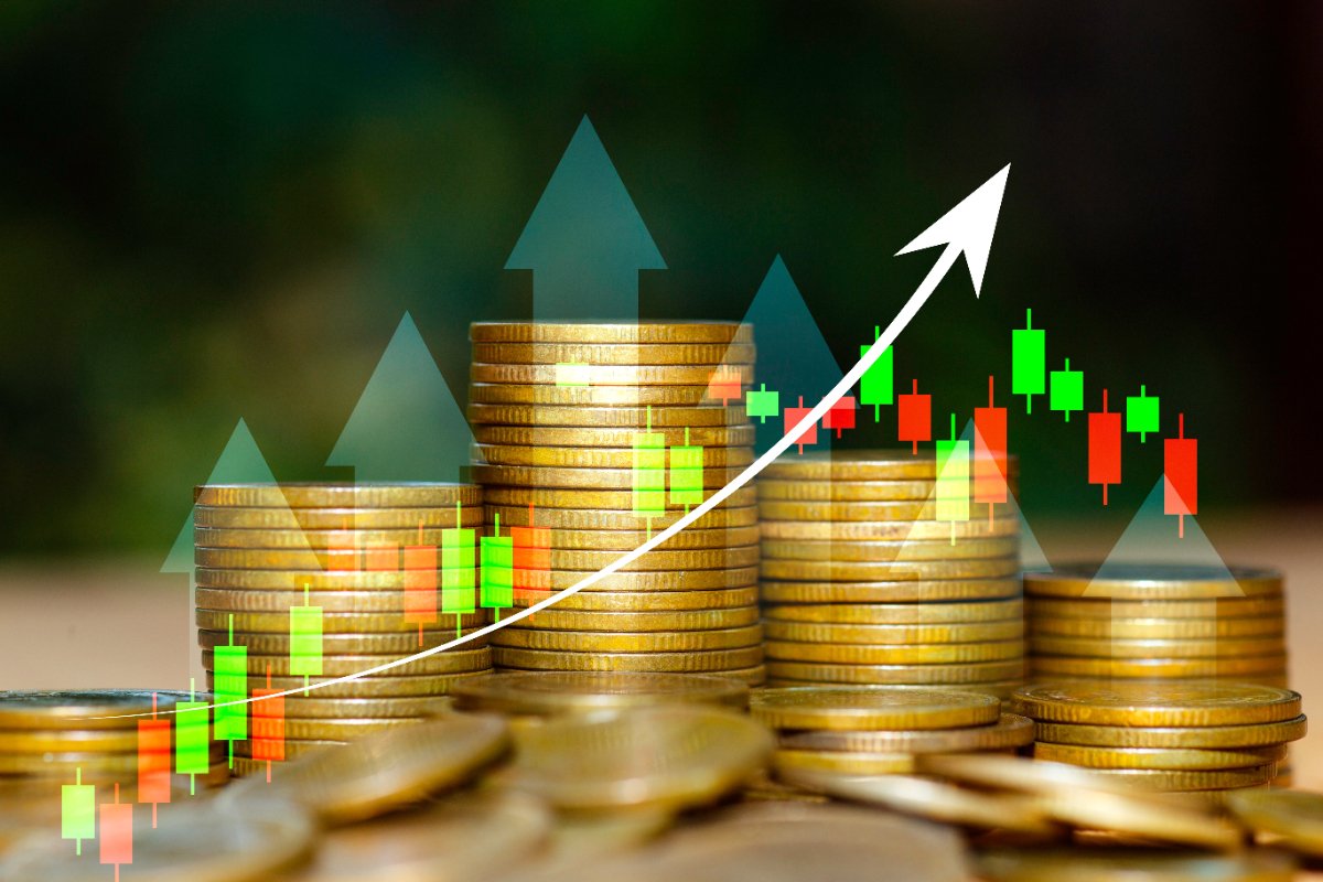 「オルカン」or「S&P500」どちらに投資するか悩む…過去の運用実績はどちらが良かった？パフォーマンスを比較して見てみる！