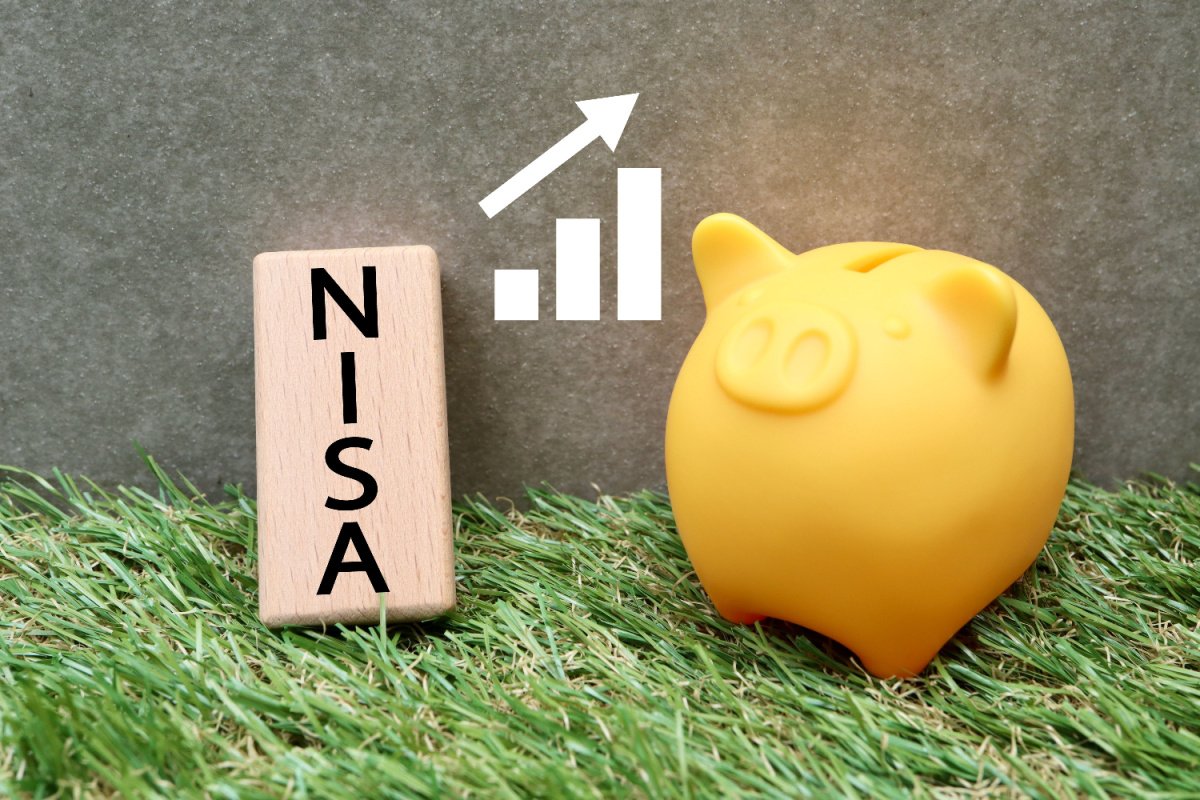 【月3万円×20年】預金と新NISAの資産差はいくら?「利回り5%の積立投資 VS 金利0.3%の銀行預金」シミュレーションで徹底比較