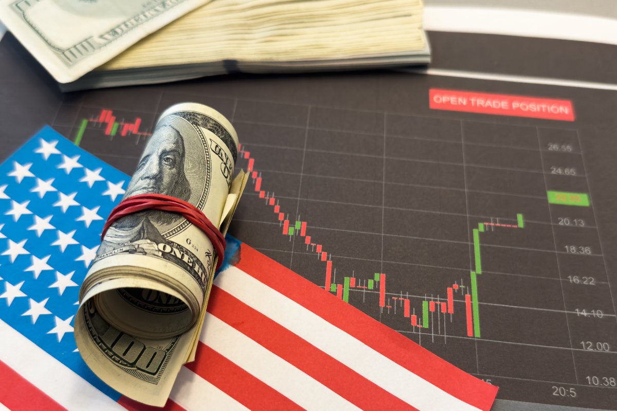 【2026年最新比較】オルカンとS&P500はどっちを選ぶべき？運用実績の違いとあなたに合う投資法