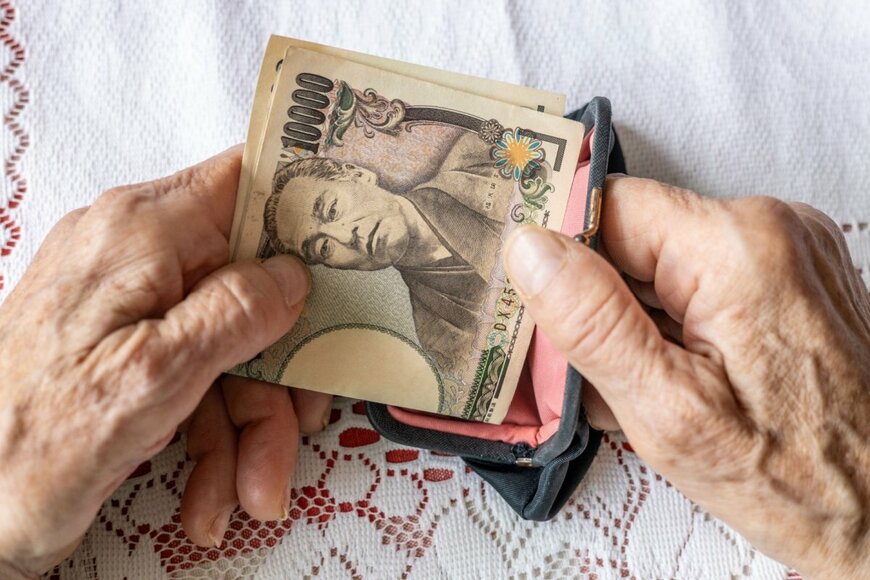 「ふつう」のシニアは年金を月いくらもらってる？60歳代以上の平均額と、無職世帯のリアルな家計収支を公開