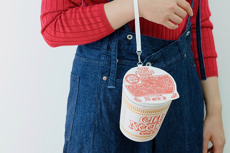 話題のネコ耳も再現「あっと驚くカップヌードル型ポーチ」可愛すぎると 