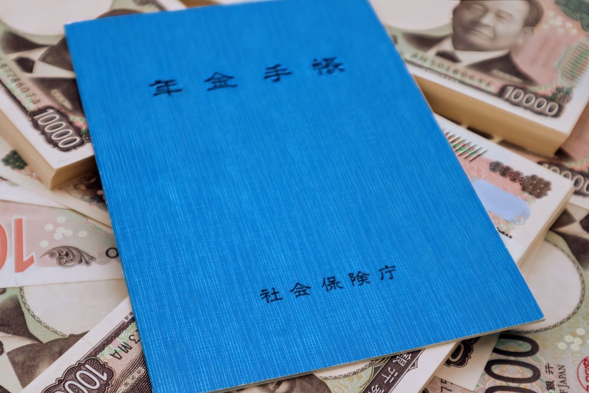 【2026年最新版】老齢年金一覧表「60歳代・70歳代・80歳代・90歳以上」の平均年金月額はいくら？手取りのリアルと5つの公的給付金