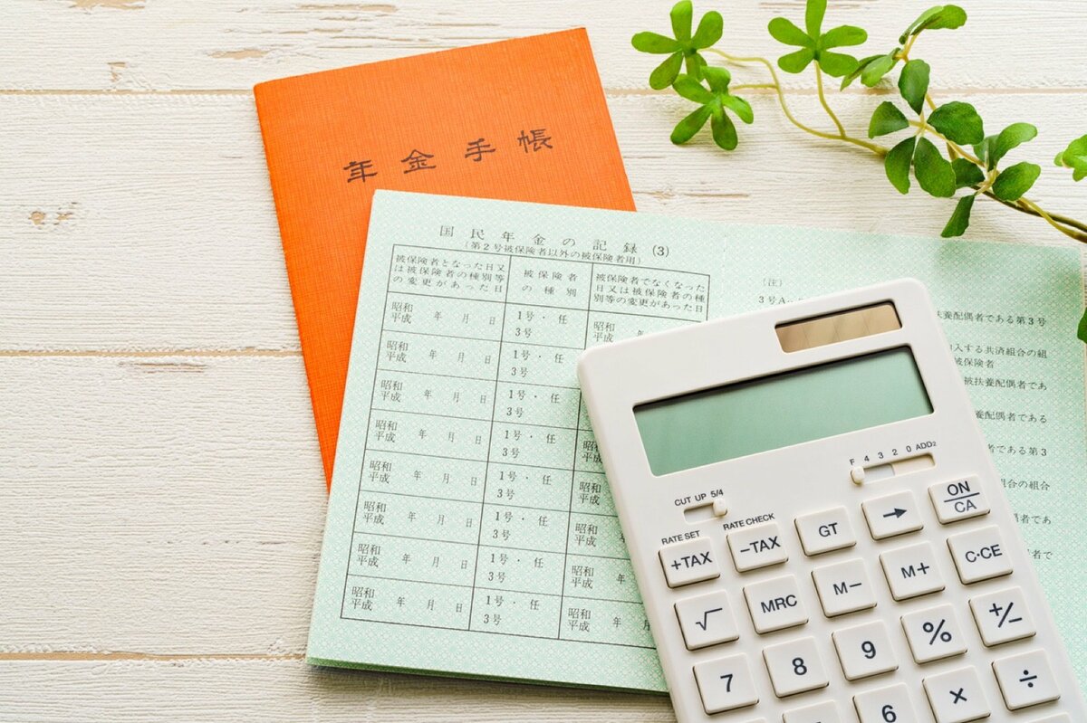【2026年最新版】老齢年金一覧表「60歳代・70歳代・80歳代・90歳以上」の平均年金月額はいくら?手取りのリアルと5つの公的給付金