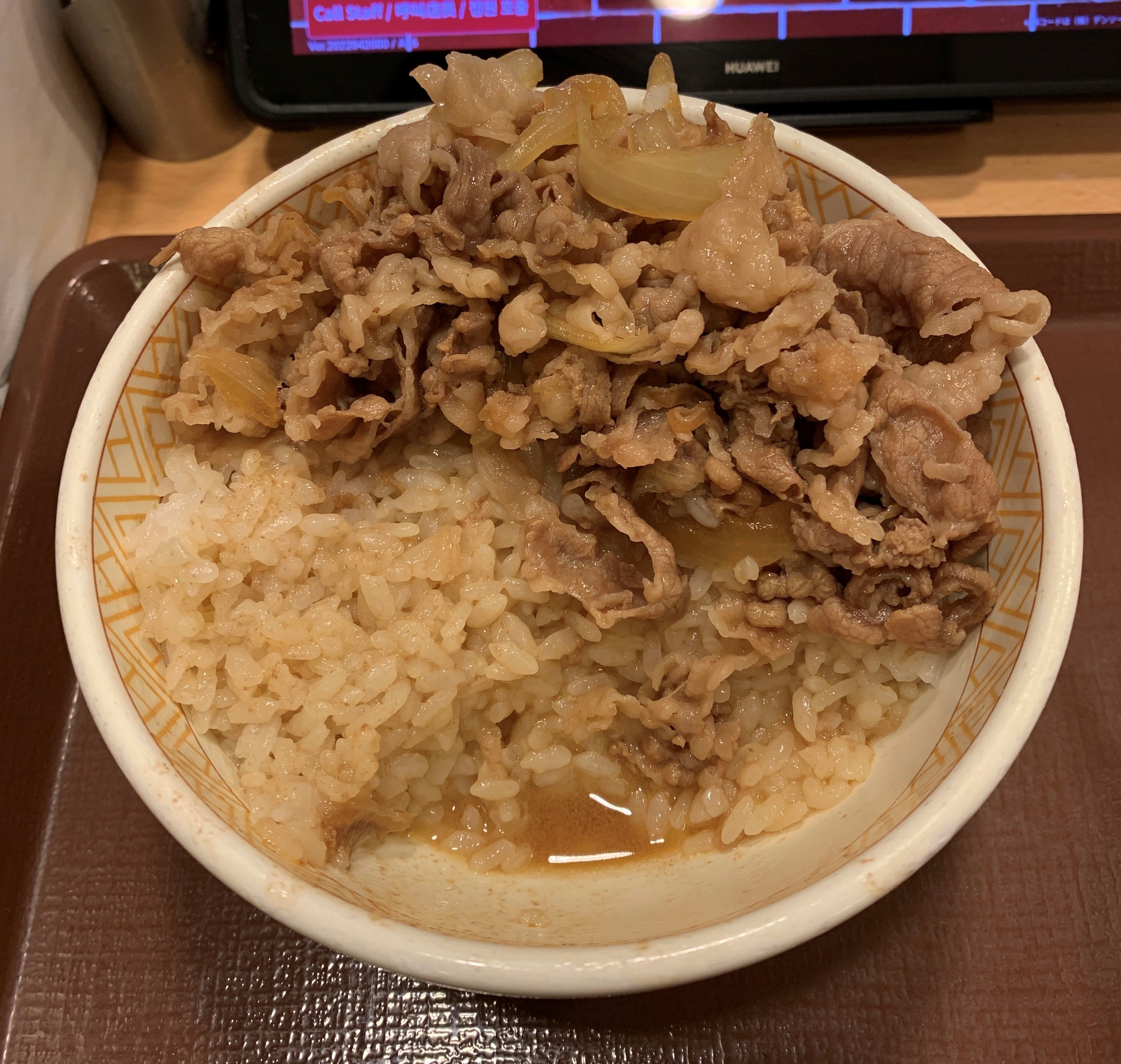 すき家の牛丼【つゆ限界】どこまでイケるか試してみた！「だくだく感300％」の裏オーダーを食レポ｜ニフティニュース